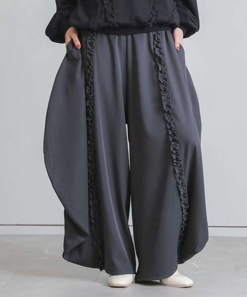 somari imagination（ソマリ イマジネーション）の「『フリルラインサーキュラーパンツ』（その他パンツ・レディース・ブラック/チャコール・2/1）」の15枚目の写真