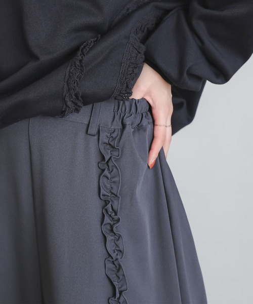 somari imagination（ソマリ イマジネーション）の「『フリルラインサーキュラーパンツ』（その他パンツ・レディース・ブラック/チャコール・2/1）」の21枚目の写真