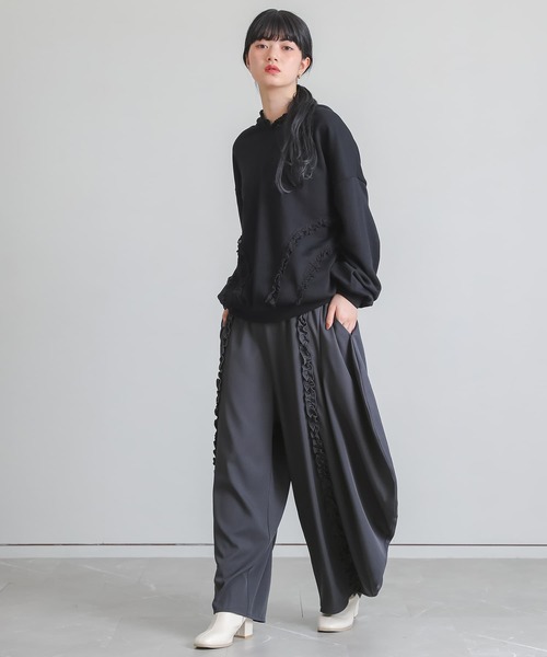 somari imagination（ソマリ イマジネーション）の「『フリルラインサーキュラーパンツ』（その他パンツ・レディース・ブラック/チャコール・2/1）」の16枚目の写真