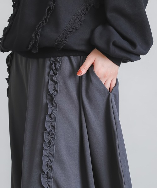 somari imagination（ソマリ イマジネーション）の「『フリルラインサーキュラーパンツ』（その他パンツ・レディース・ブラック/チャコール・2/1）」の20枚目の写真