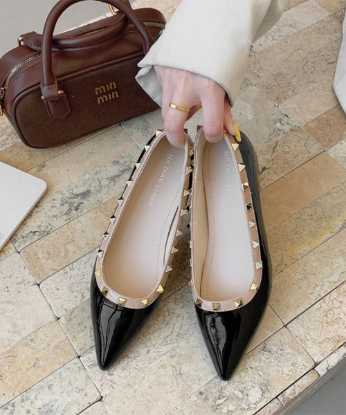 セール】エナメル スタッズ ポインテッドトゥ フラット パンプス 歩き