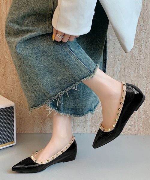 セール】エナメル スタッズ ポインテッドトゥ フラット パンプス 歩き