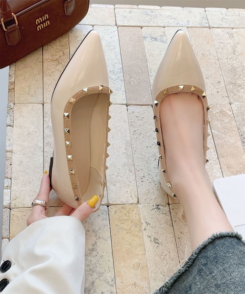 セール】エナメル スタッズ ポインテッドトゥ フラット パンプス 歩き