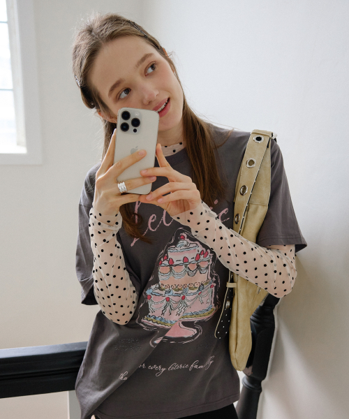 LETERIE(レテリー)の「SWEET CAKE T-SHIRTS_CHARCOAL(Tシャツ/カットソー・レディース・チャコール・FREE)」の2枚目の写真