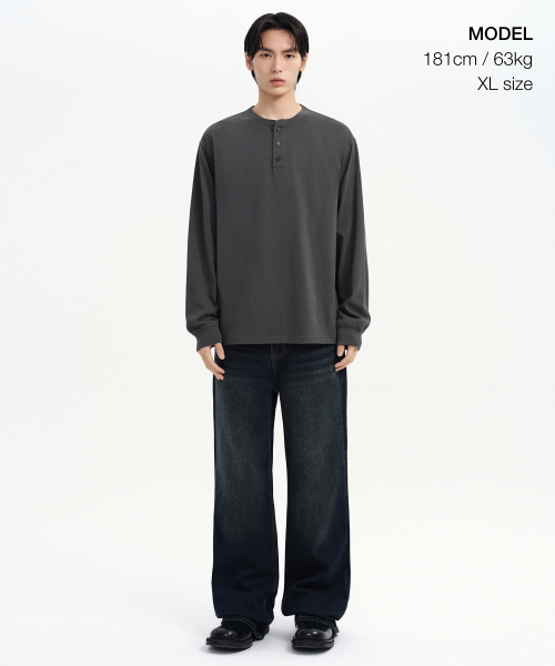 MUSINSA STANDARD（ムシンサスタンダード）の「リップカフスヘンリーネック長袖Tシャツ[ダークグレー]（Tシャツ/カットソー・メンズ・その他・SMALL/LARGE/X-LARGE/XX-LARGE/MEDIUM）」の2枚目の写真