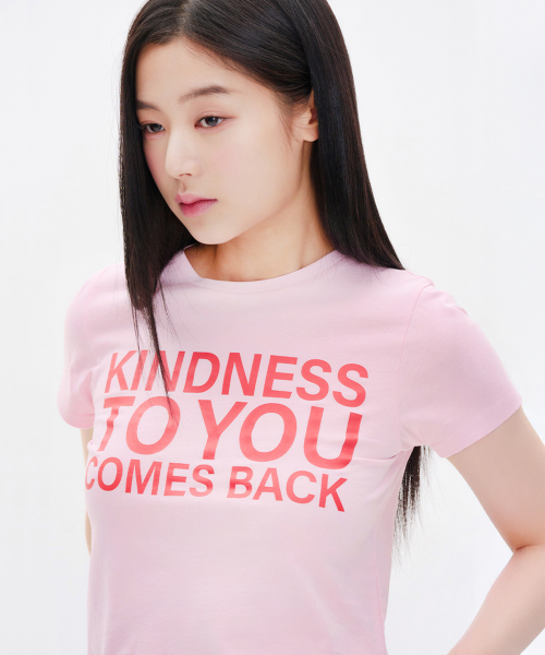 YOUHEE(ユヒ)の「KINDNESS LETTERING T-SHIRT PINK(Tシャツ/カットソー・レディース・その他・FREE)」の1枚目の写真