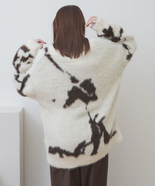 kivi(キヴィ)の「ニュアンスフェザーニット(ニット/セーター・レディース・オフホワイト/ダークグレー/ブラウン・FREE)」の4枚目の写真