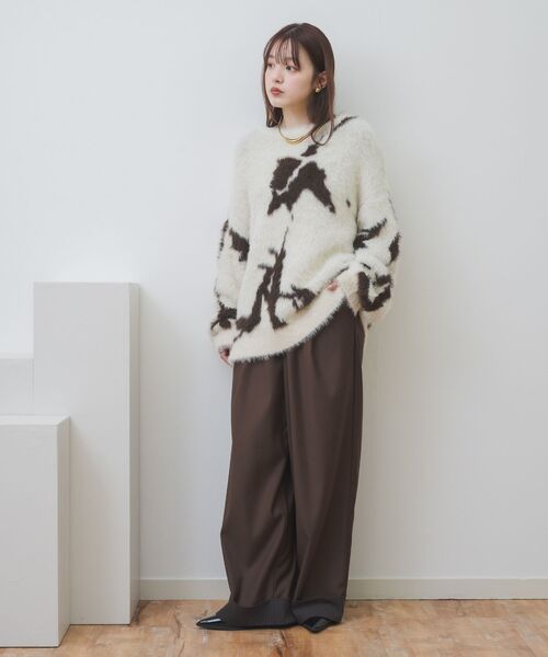 kivi(キヴィ)の「ニュアンスフェザーニット(ニット/セーター・レディース・オフホワイト/ダークグレー/ブラウン・FREE)」の7枚目の写真