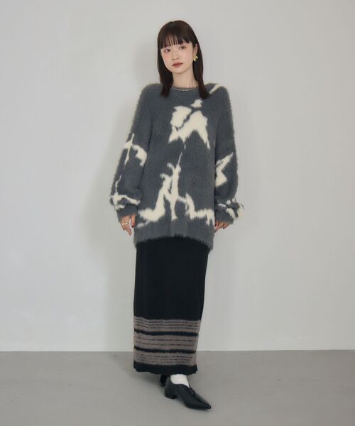 kivi(キヴィ)の「ニュアンスフェザーニット(ニット/セーター・レディース・オフホワイト/ダークグレー/ブラウン・FREE)」の10枚目の写真