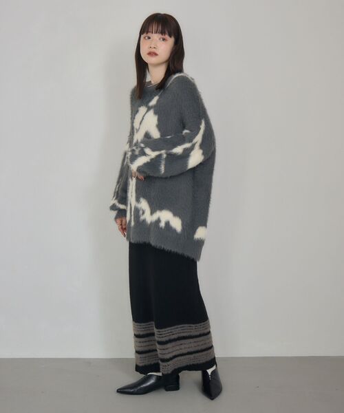 kivi(キヴィ)の「ニュアンスフェザーニット(ニット/セーター・レディース・オフホワイト/ダークグレー/ブラウン・FREE)」の11枚目の写真