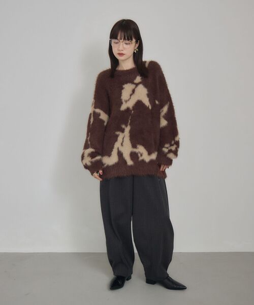 kivi(キヴィ)の「ニュアンスフェザーニット(ニット/セーター・レディース・オフホワイト/ダークグレー/ブラウン・FREE)」の12枚目の写真