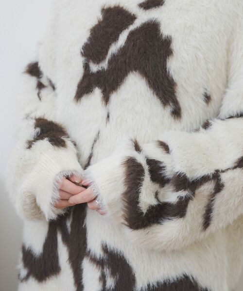 kivi(キヴィ)の「ニュアンスフェザーニット(ニット/セーター・レディース・オフホワイト/ダークグレー/ブラウン・FREE)」の17枚目の写真