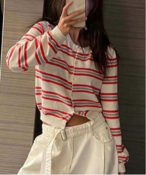 Vini（ヴィニ）の「クルーネックボーダーニットカーディガン（カーディガン/ボレロ・レディース・アイボリー/ライトブルー/ネイビー・FREE）」の4枚目の写真