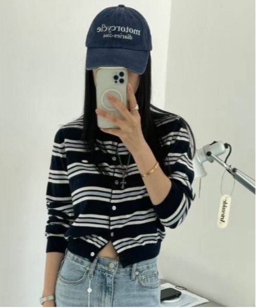 Vini（ヴィニ）の「クルーネックボーダーニットカーディガン（カーディガン/ボレロ・レディース・アイボリー/ライトブルー/ネイビー・FREE）」の6枚目の写真