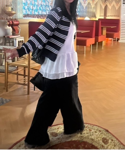 Vini（ヴィニ）の「クルーネックボーダーニットカーディガン（カーディガン/ボレロ・レディース・アイボリー/ライトブルー/ネイビー・FREE）」の17枚目の写真