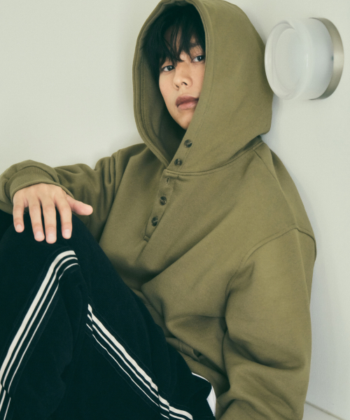 WEDNESDAY OASIS（ウェンズデーオアシス）の「エッセンシャルライントラックコーデュロイワイドパンツ_BLACK(W25-PT34)（その他パンツ・メンズ・ブラック・MEDIUM/LARGE）」の2枚目の写真