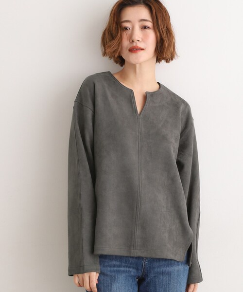 grove(グローブ)の「スエード調キーネックプルオーバー(Tシャツ/カットソー・レディース・チャコールグレー/アイボリー/ブラウン系その他・02/03/01/04/05)」の1枚目の写真