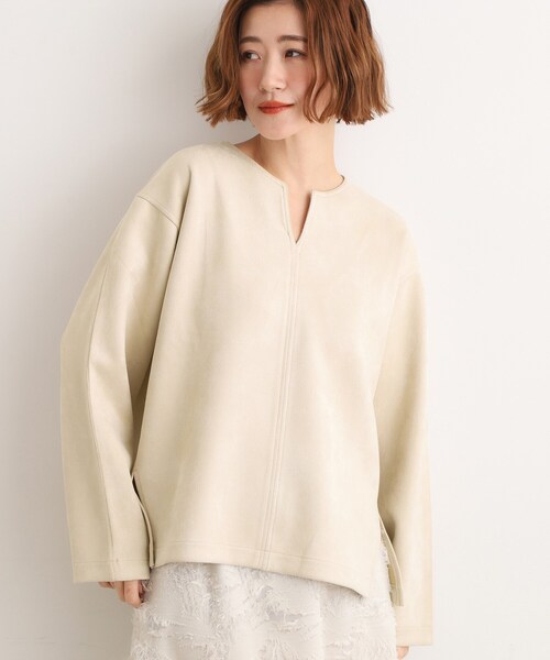 grove(グローブ)の「スエード調キーネックプルオーバー(Tシャツ/カットソー・レディース・チャコールグレー/アイボリー/ブラウン系その他・02/03/01/04/05)」の4枚目の写真