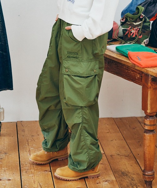 R4422 ボリュームカーゴパンツ（カーゴパンツ）｜RNA（アールエヌエー