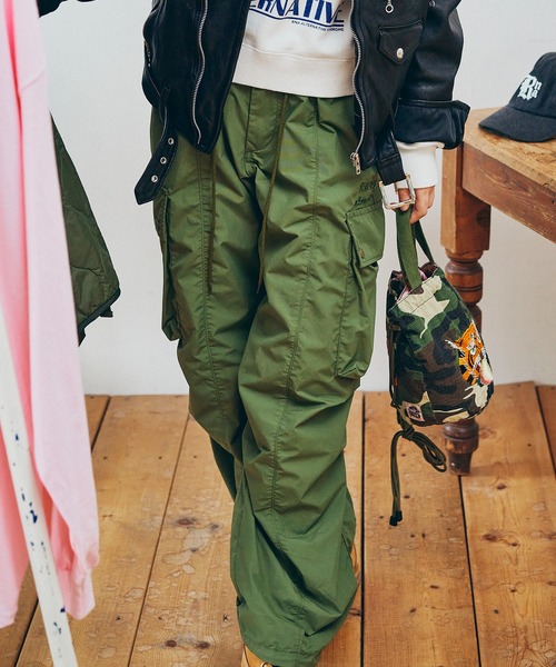 RNA（アールエヌエー）の「R4422 ボリュームカーゴパンツ（カーゴパンツ・レディース・カーキ/サックスブルー/パープル・MEDIUM）」の6枚目の写真