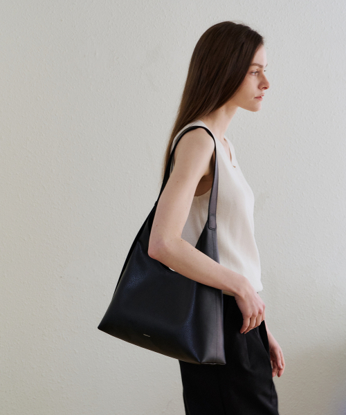 ANGLE BAG BLACK（ショルダーバッグ）｜MONOROW（モノロウ）の