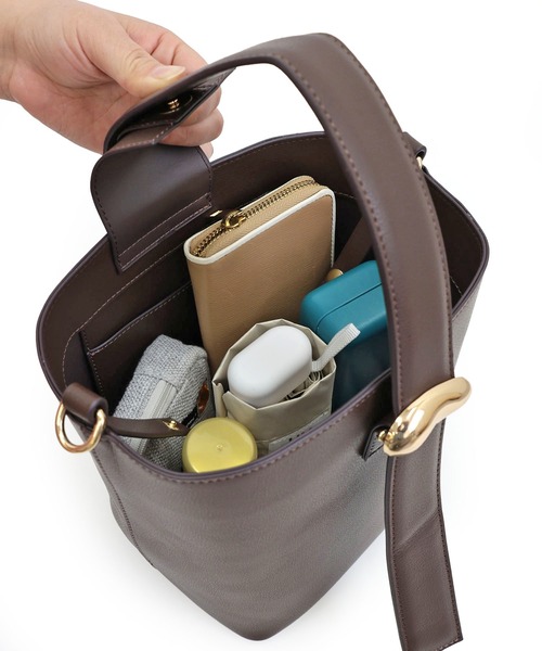 MIAN （ミアン）の「ニュアンスパーツワンハンドルショルダーバッグ【詳細動画あり】（ショルダーバッグ・レディース・ダークブラウン/アイボリー/ブラック・FREE）」の7枚目の写真