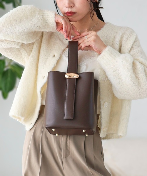 MIAN （ミアン）の「【ドラマ着用】ニュアンスパーツワンハンドル2wayショルダーバッグ（ショルダーバッグ・レディース・ダークブラウン/アイボリー/ブラック・FREE）」の10枚目の写真