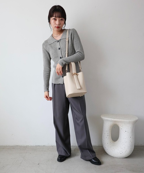 MIAN （ミアン）の「【ドラマ着用】ニュアンスパーツワンハンドル2wayショルダーバッグ（ショルダーバッグ・レディース・ダークブラウン/アイボリー/ブラック・FREE）」の20枚目の写真