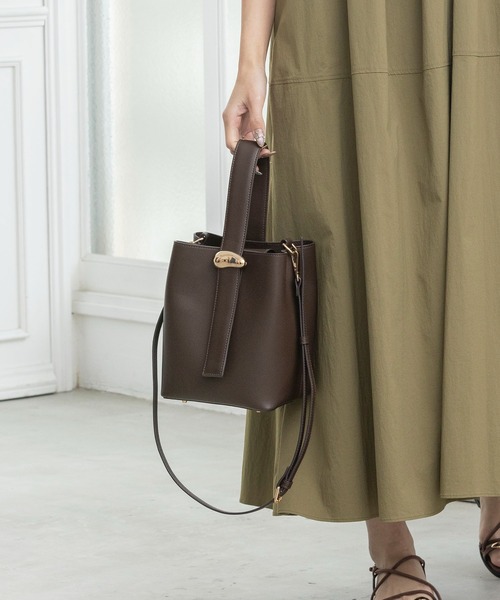 MIAN （ミアン）の「ニュアンスパーツワンハンドルショルダーバッグ【詳細動画あり】（ショルダーバッグ・レディース・ダークブラウン/アイボリー/ブラック・FREE）」の13枚目の写真