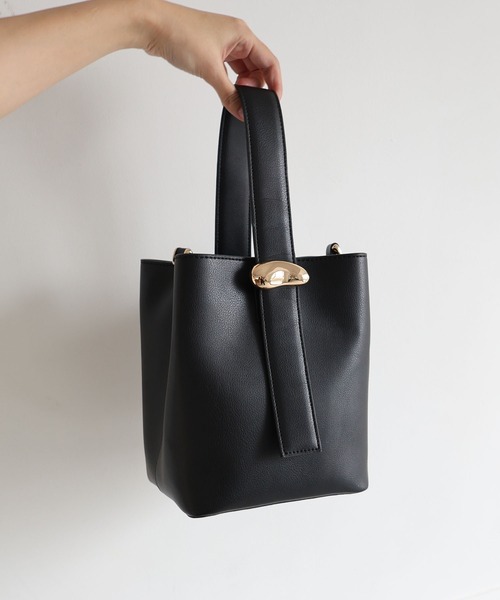 MIAN （ミアン）の「ニュアンスパーツワンハンドルショルダーバッグ【詳細動画あり】（ショルダーバッグ・レディース・ダークブラウン/アイボリー/ブラック・FREE）」の18枚目の写真