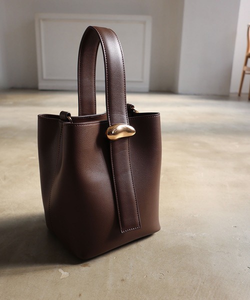 MIAN （ミアン）の「ニュアンスパーツワンハンドルショルダーバッグ【詳細動画あり】（ショルダーバッグ・レディース・ダークブラウン/アイボリー/ブラック・FREE）」の17枚目の写真