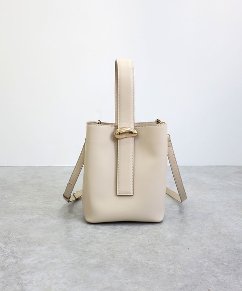 MIAN （ミアン）の「ニュアンスパーツワンハンドルショルダーバッグ【詳細動画あり】（ショルダーバッグ・レディース・ダークブラウン/アイボリー/ブラック・FREE）」の20枚目の写真