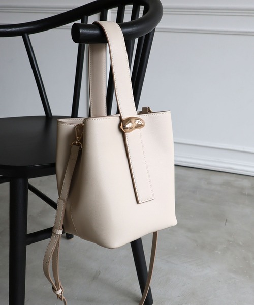 MIAN （ミアン）の「ニュアンスパーツワンハンドルショルダーバッグ【詳細動画あり】（ショルダーバッグ・レディース・ダークブラウン/アイボリー/ブラック・FREE）」の19枚目の写真