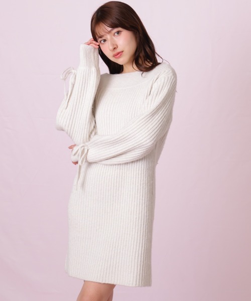 JILL by JILL STUART（ジルバイジルスチュアート）の「袖リボンニットワンピース（ワンピース・レディース・レッド/ホワイト/ベージュ・FREE）」の2枚目の写真