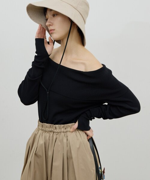 GALLARDAGALANTE(ガリャルダガランテ)の「【手洗い可】オフショルニット(ニット/セーター・レディース・ホワイト/イエロー/ブラック・FREE)」の4枚目の写真