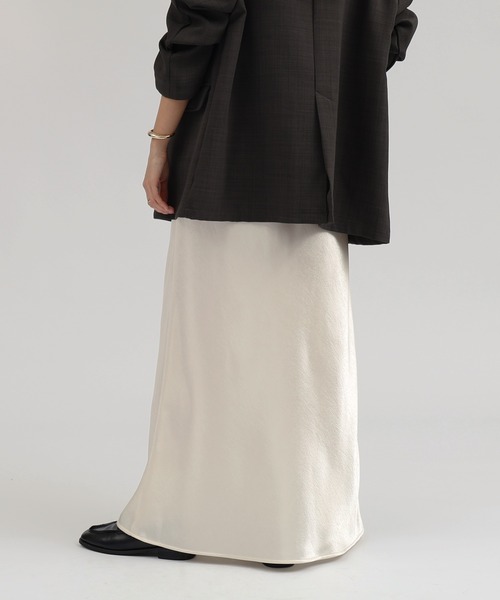 andme（アンドミー）の「サテンロングスカート（スカート・レディース・ブラウン/ブラック/アイボリー・M）」の14枚目の写真