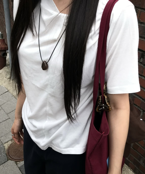 CATTLINE(カトリン)の「モダンスリットシャーリング半袖Tシャツ(ホワイト)(Tシャツ/カットソー・レディース・その他・FREE)」の2枚目の写真