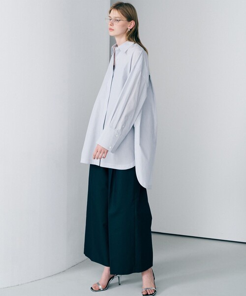 uncrave(アンクレイヴ)の「コットンクロスストライプ BIGシャツ(シャツ/ブラウス・レディース・ネイビー系5/サックスブルー系5・1)」の3枚目の写真
