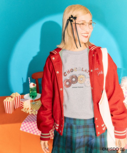 LEPSIM(レプシィム)の「【Mister Donut】イラストクルースウェット 627319(スウェット・レディース・グレー/チャコールグレー・FREE)」の1枚目の写真