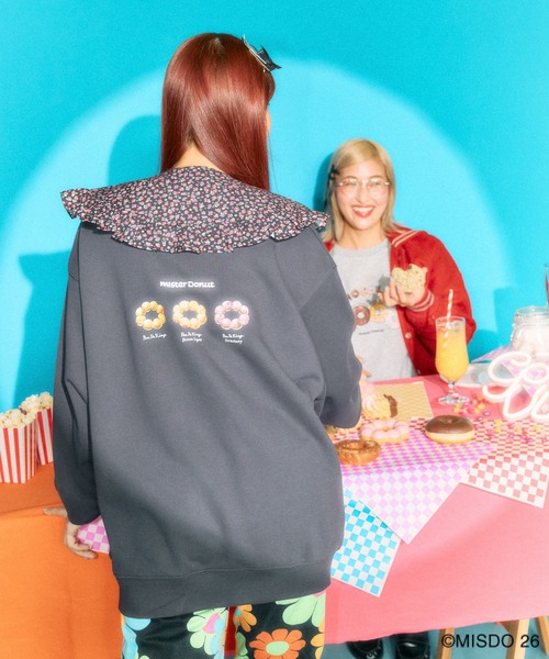 LEPSIM(レプシィム)の「【Mister Donut】イラストクルースウェット 627319(スウェット・レディース・グレー/チャコールグレー・FREE)」の6枚目の写真