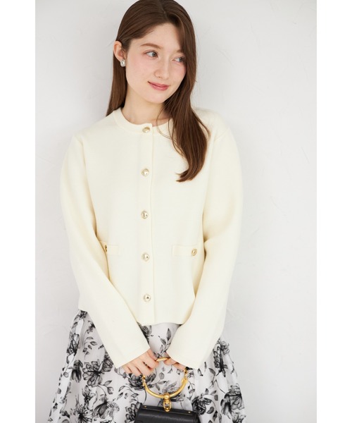 tocco closet（トッコ　クローゼット）の「フェイクポケット付きゴールド釦ニットジャケット（カーディガン/ボレロ・レディース・ネイビー/ラベンダー/ピンク/アイボリー・M）」の2枚目の写真
