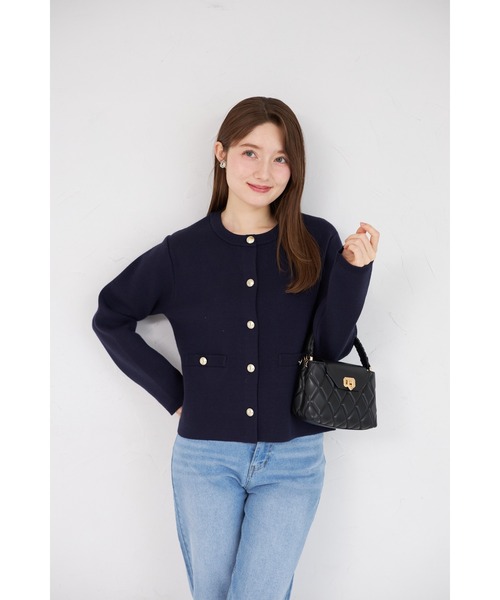 tocco closet（トッコ　クローゼット）の「フェイクポケット付きゴールド釦ニットジャケット（カーディガン/ボレロ・レディース・ネイビー/ラベンダー/ピンク/アイボリー・M）」の5枚目の写真