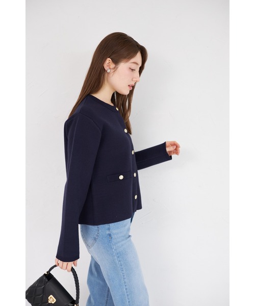 tocco closet（トッコ　クローゼット）の「フェイクポケット付きゴールド釦ニットジャケット（カーディガン/ボレロ・レディース・ネイビー/ラベンダー/ピンク/アイボリー・M）」の6枚目の写真