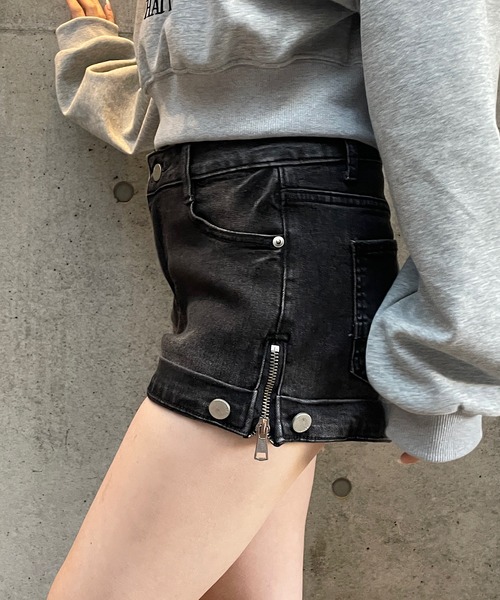 ROGER AND RAW(ロジャーアンドロウ)の「デザインミニデニムパンツ(デニムパンツ・レディース・ブラック/ブルー・SMALL/MEDIUM)」の17枚目の写真