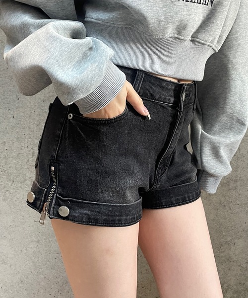 ROGER AND RAW(ロジャーアンドロウ)の「デザインミニデニムパンツ(デニムパンツ・レディース・ブラック/ブルー・SMALL/MEDIUM)」の6枚目の写真