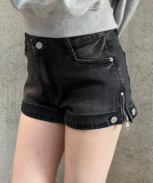 ROGER AND RAW(ロジャーアンドロウ)の「デザインミニデニムパンツ(デニムパンツ・レディース・ブラック/ブルー・SMALL/MEDIUM)」の4枚目の写真