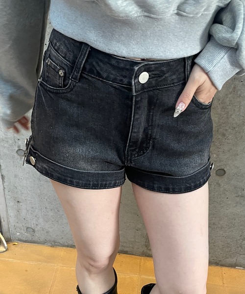 ROGER AND RAW(ロジャーアンドロウ)の「デザインミニデニムパンツ(デニムパンツ・レディース・ブラック/ブルー・SMALL/MEDIUM)」の3枚目の写真