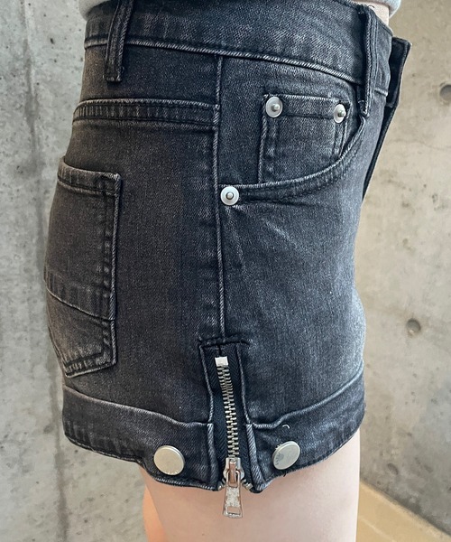 ROGER AND RAW(ロジャーアンドロウ)の「デザインミニデニムパンツ(デニムパンツ・レディース・ブラック/ブルー・SMALL/MEDIUM)」の13枚目の写真