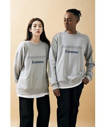 APOSTROPHE COMMA（アポストロフィコンマ）の「OUTLINE LOGO SWEAT SHIRTS (Gray/Navy)（スウェット）」