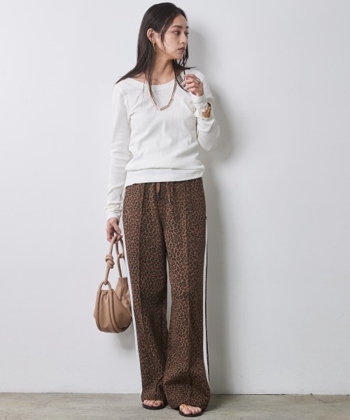 CHIC STYLE(シックスタイル)の「テレコロングスリーブプルオーバー<大きいサイズ有>シックスタイル(Tシャツ/カットソー・レディース・ブラック/オフホワイト/グレー・M/L/LL/3L/4L/5L)」の5枚目の写真